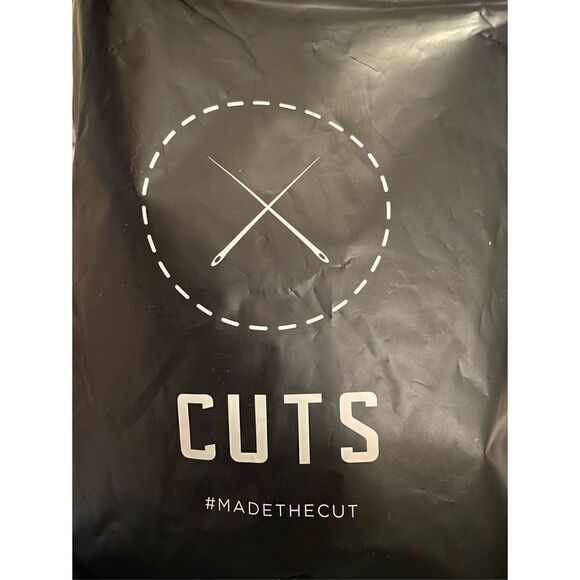 Cuts Clothing TShirt Men's XL Long Sleeve Curve-Hem Crew Neck Coral NWOT - Picture 3 of 6